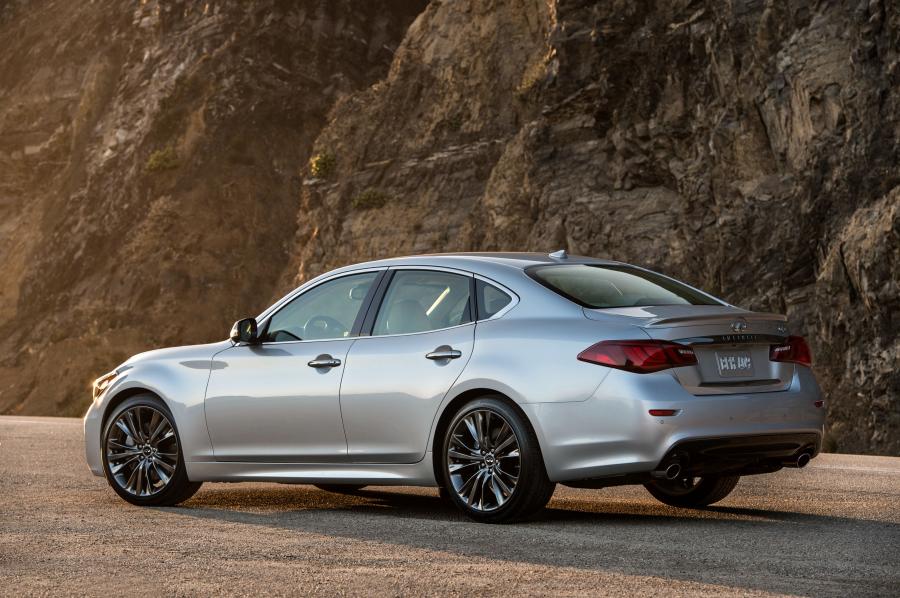  Infiniti Q70 Premium Select Edition 2016 года  (фото 12 из 16)